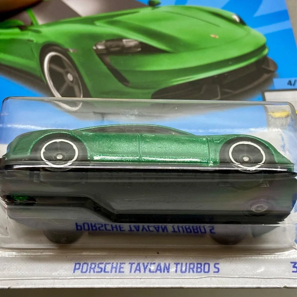 Hot Wheels Porsche Taycan Turbo S 149/250 Factory Fresh 4/5‎ Green Die-cast 1:64